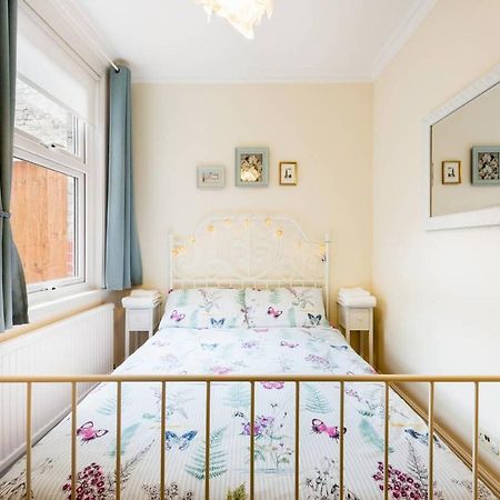 Bikki Apartments - 2 Bedroom Хароу Екстериор снимка