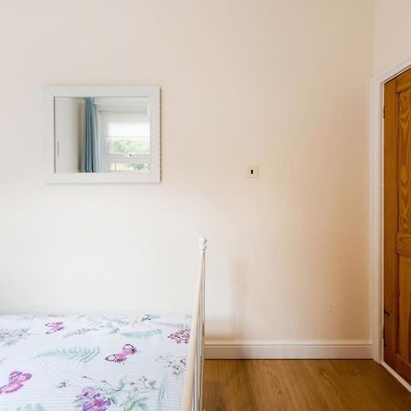 Bikki Apartments - 2 Bedroom Хароу Екстериор снимка
