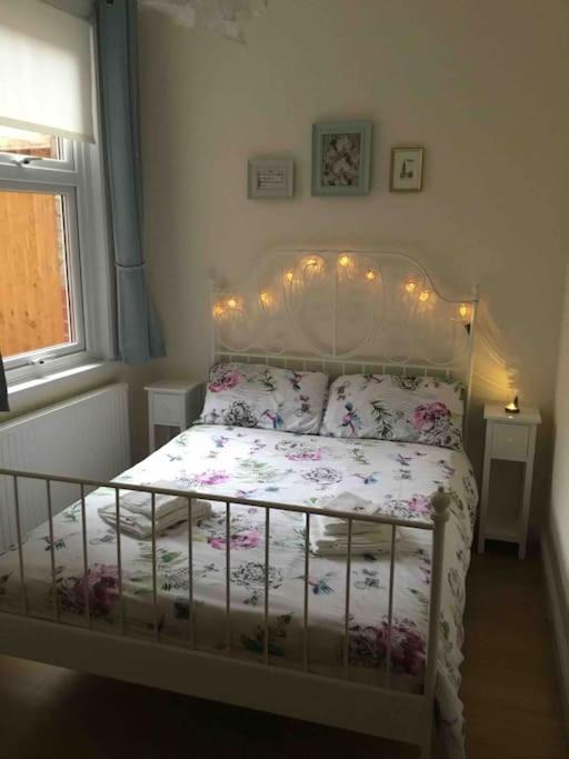 Bikki Apartments - 2 Bedroom Хароу Екстериор снимка