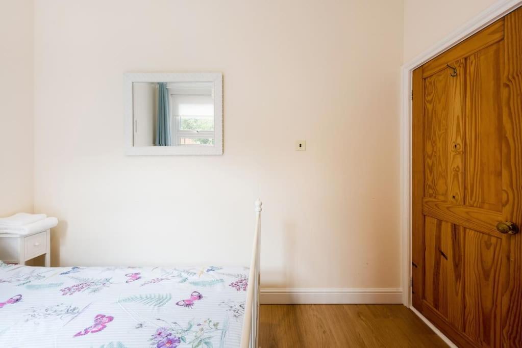 Bikki Apartments - 2 Bedroom Хароу Екстериор снимка